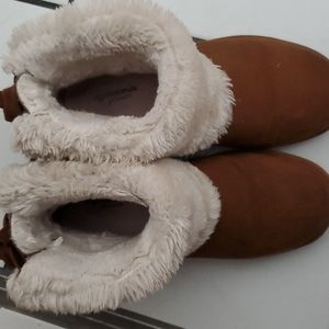 Chestnut winter boots size 8
